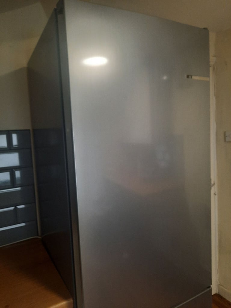 Series 4 KGN362LDFG 70/30 Fridge Freezer