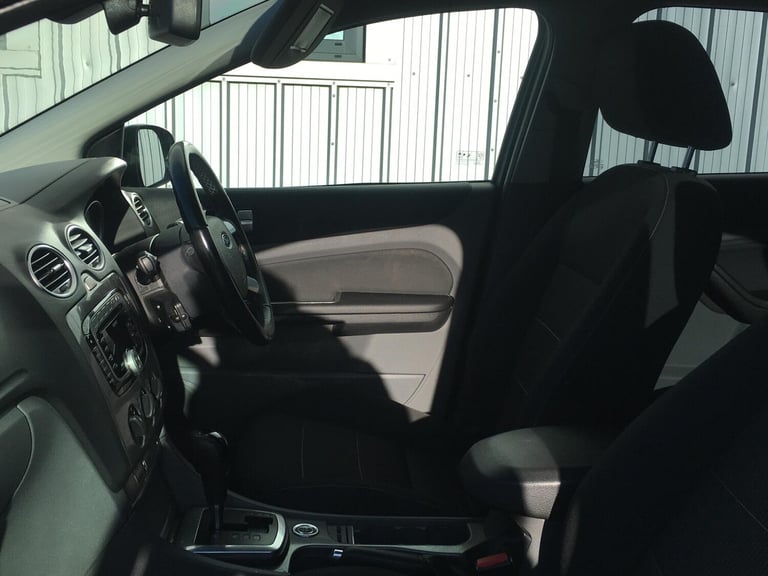 2010 Ford Focus 1.6 Titanium 5dr HATCHBACK Petrol Automatic