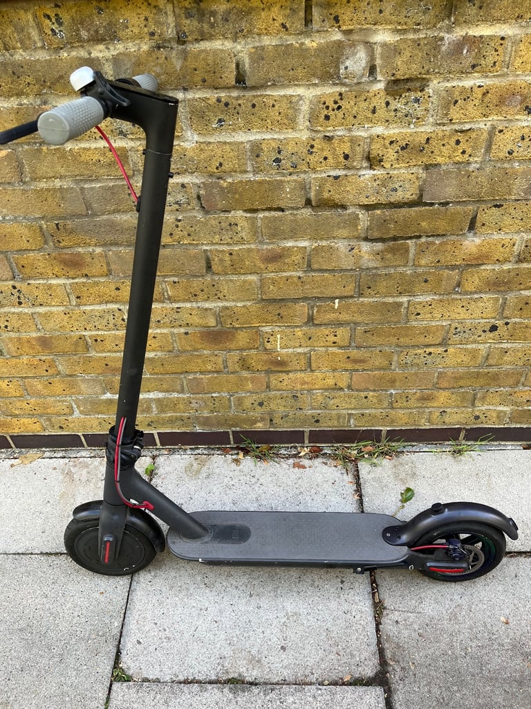Xiaomi M365 electric scooter £100 With charger included