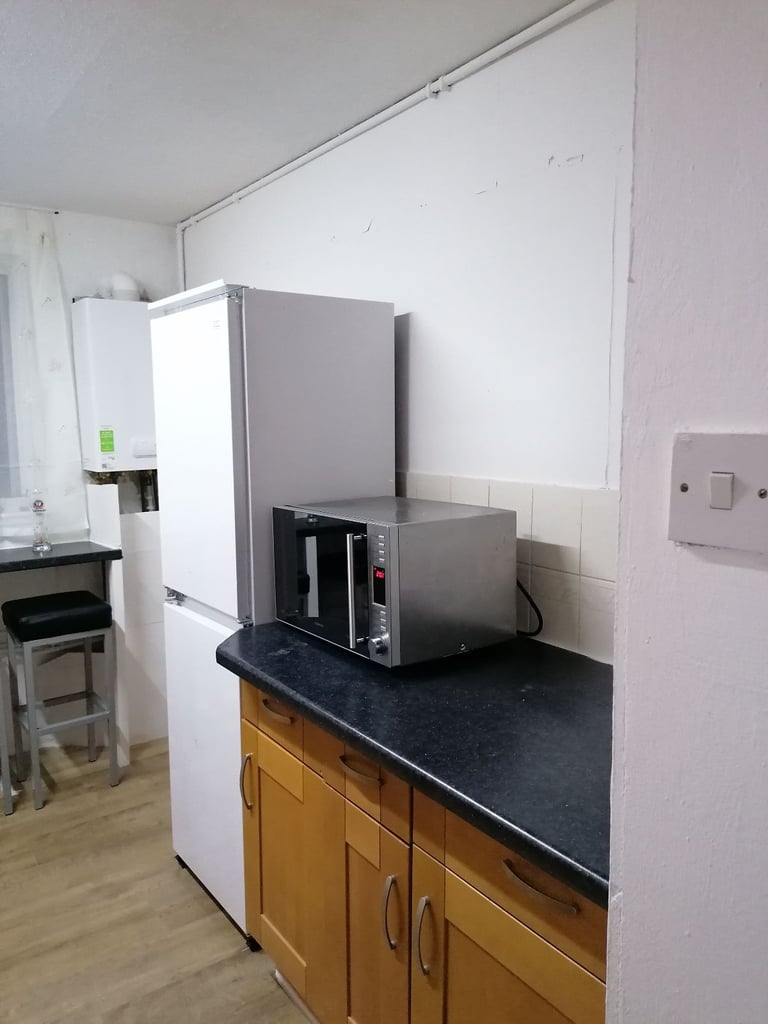 Room in EDINBURGH, Near Heriot Watt/Napier Uni/Shopping Centre