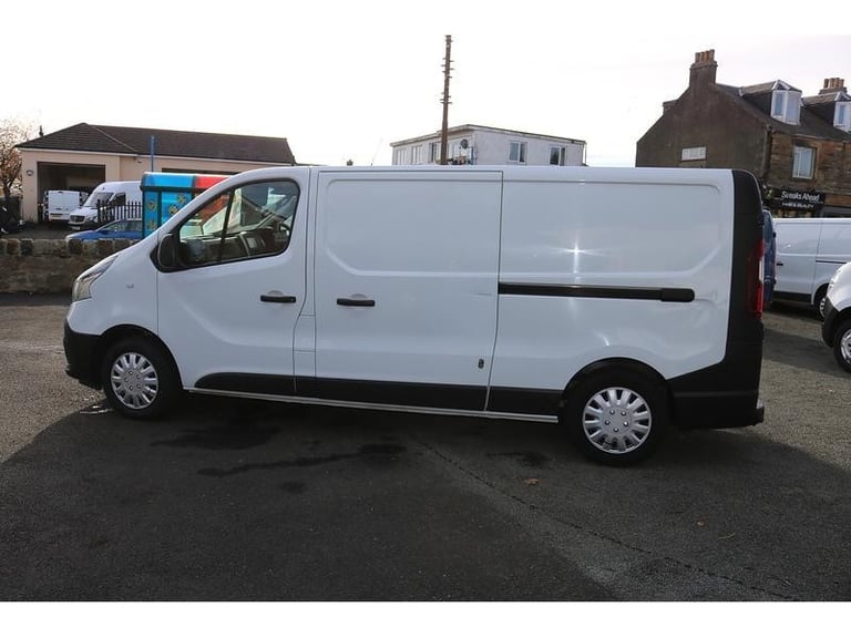 2017 RENAULT TRAFIC LWB *NO VAT* LOW MILES EXCELLENT CONDITION YEARS MOT vivaro