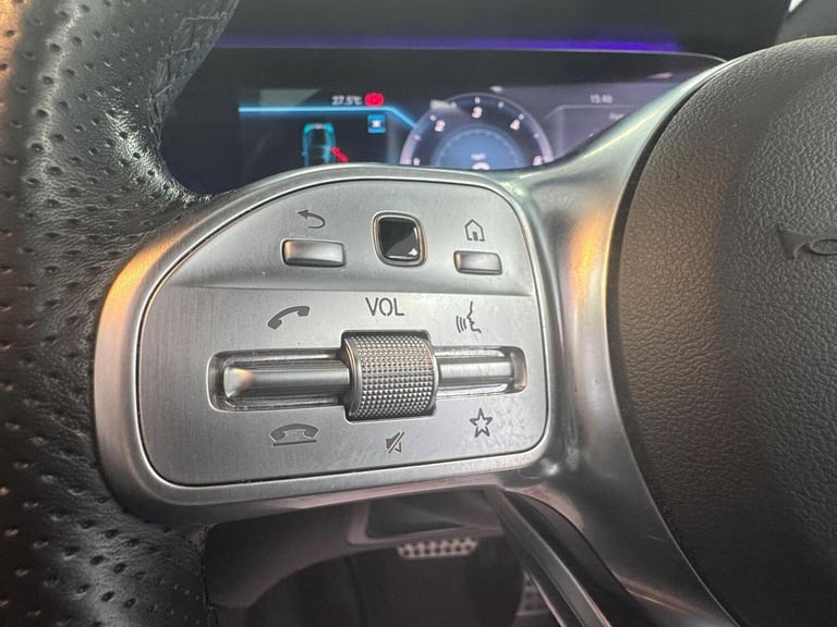 MERCEDES-BENZ E CLASS 2.0 E300d AMG Line Night Edition (Premium Plus) G-Tronic+