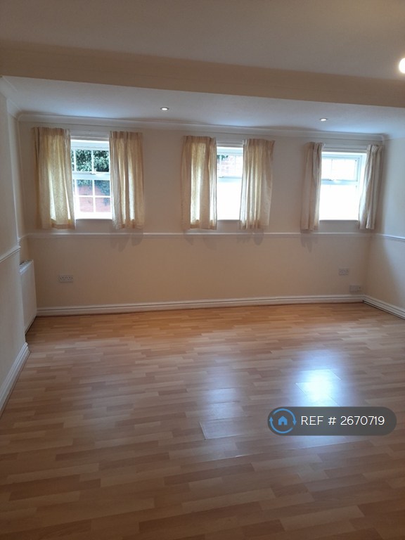 2 bedroom flat in Union Road, Thorne, DN8 (2 bed) (#2670719)