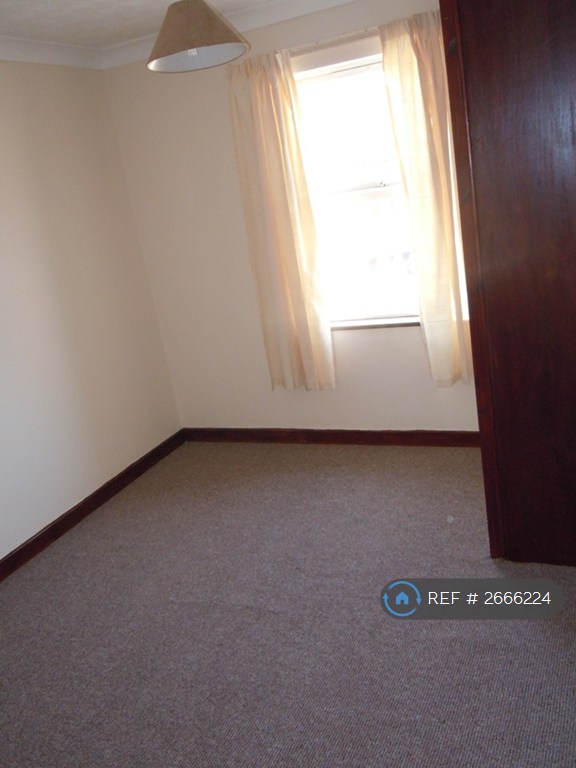 2 bedroom flat in Station Road, Littleport, Ely, CB6 (2 bed) (#2666224)