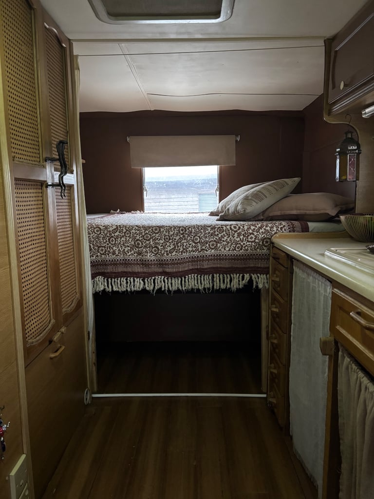 Dodge 50 motorhome, automatic, perkins 4-cylinder 4.0l engine