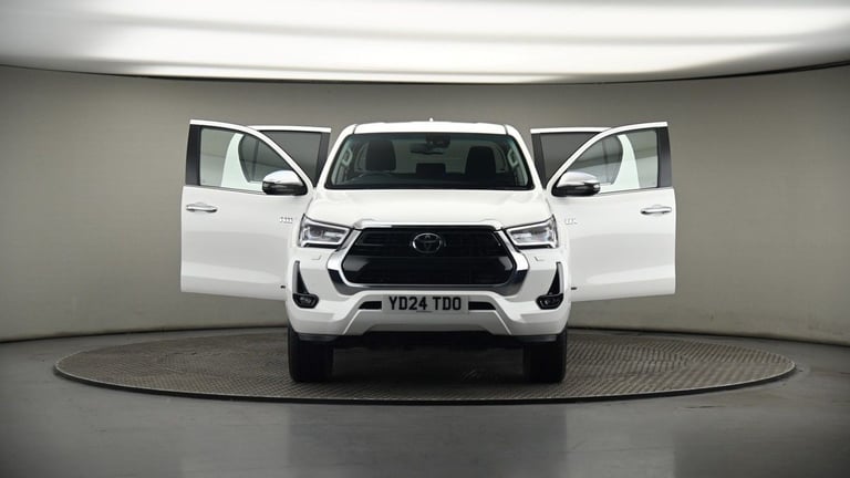 2024 Toyota Hilux 2.8 D-4D Invincible Pickup Double Cab 4dr Diesel Auto 4WD Euro 6 (s/s) (204 Pic...