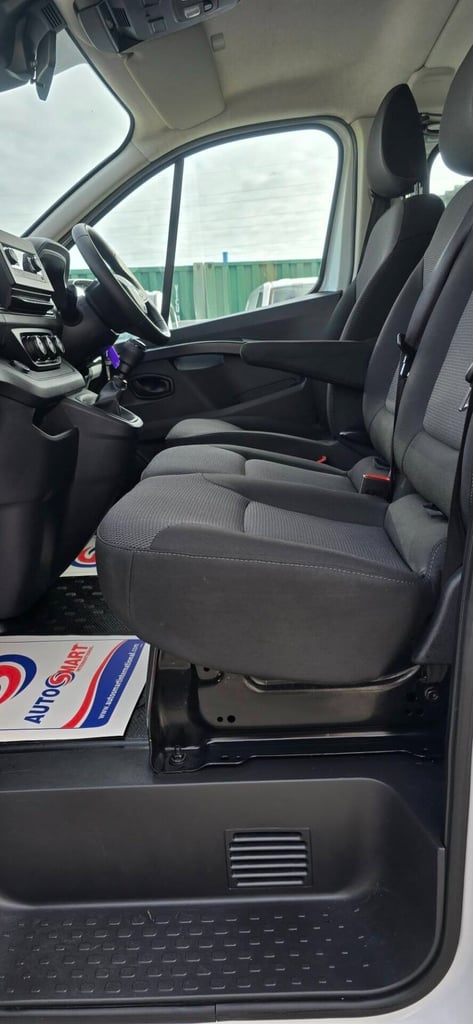 2022 Renault Trafic LL30 ENERGY dCi 145 Business 9 Seater MPV DIESEL Manual