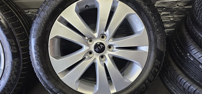 Kia Genuine 18 alloy wheels + 4 x tyres 235 55 18