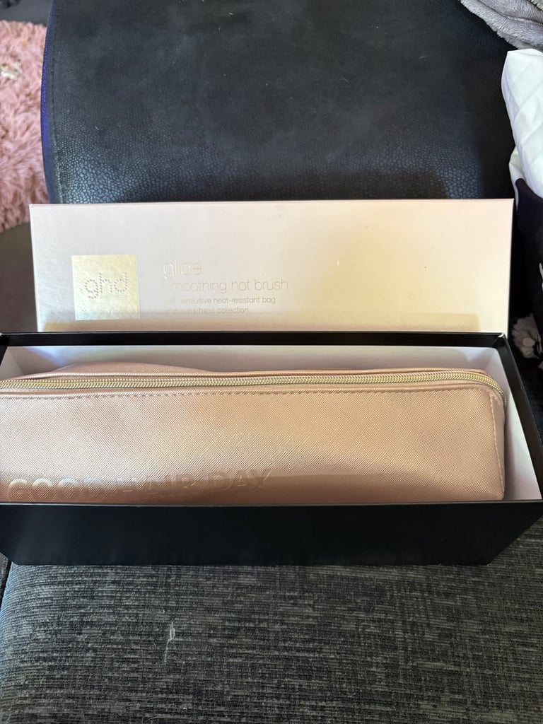 BNIB GHD smoothing hot brush 