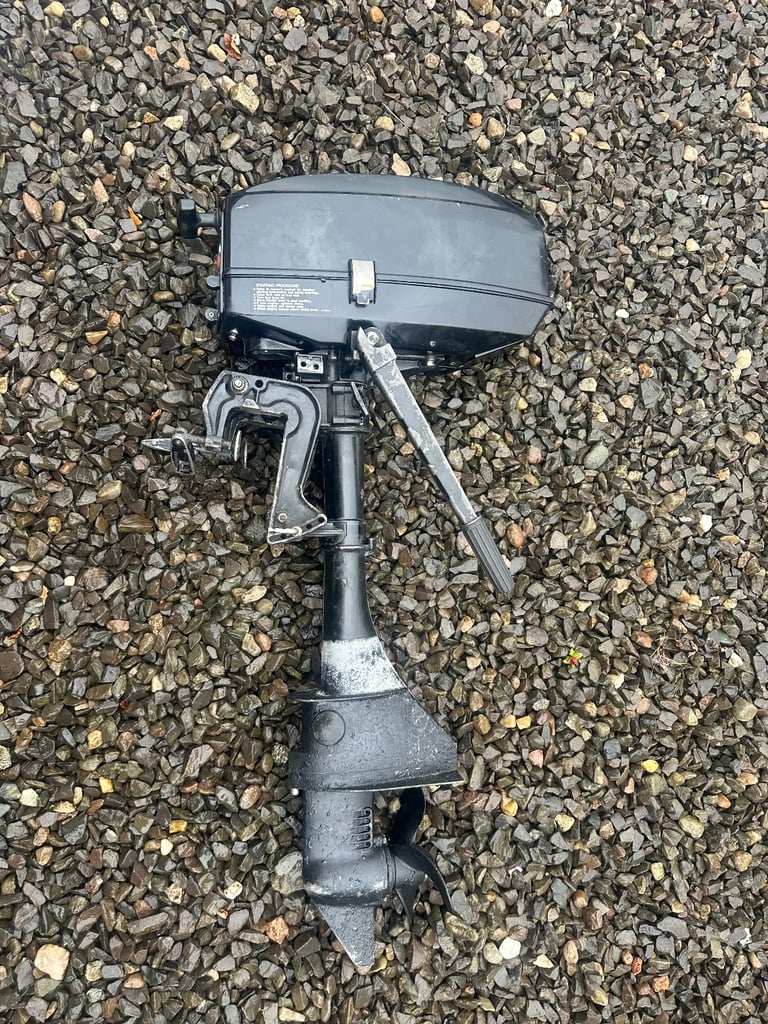 Mercury 3.3hp outboard motor short shaft boat engine. Runs and pumps water 