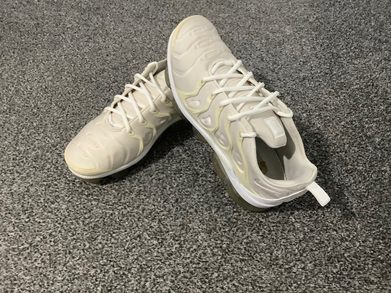 image for LIKE NEW MENS NIKE AIR VAPORMAX PLUS TRAINERS VM UK 9 