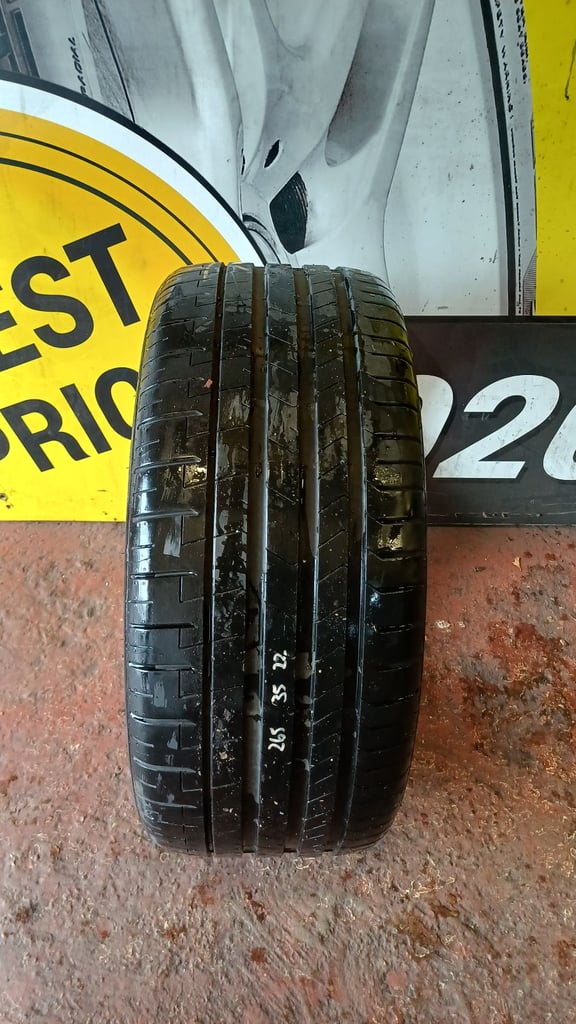 1x 265 35 22 Pirelli Tyre