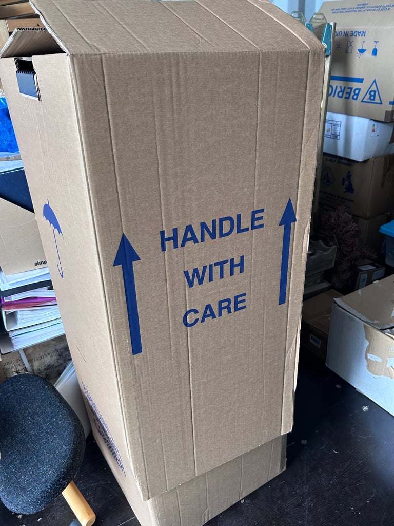 FREE Portable wardrobe for moving house / storing clothes