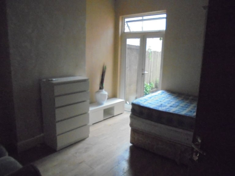 Rooms to Rent in 7 Bed House on Ivor Road, Sparkhill. Supported Accommodation. Immediate Move In