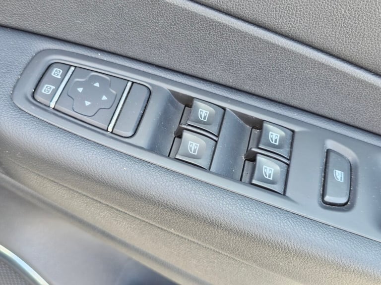 2018 Renault Captur 1.5 dCi ENERGY Iconic SUV 5dr Diesel Manual Euro 6 (s/s) (90 ps) HATCHBACK Di...