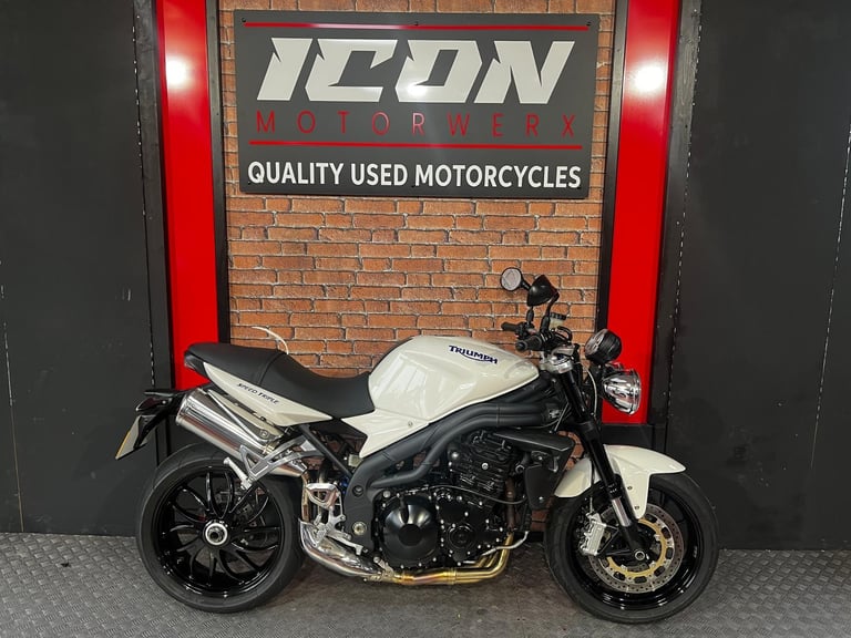 2008 triumph speed Triple 1050, low mileage, super clean