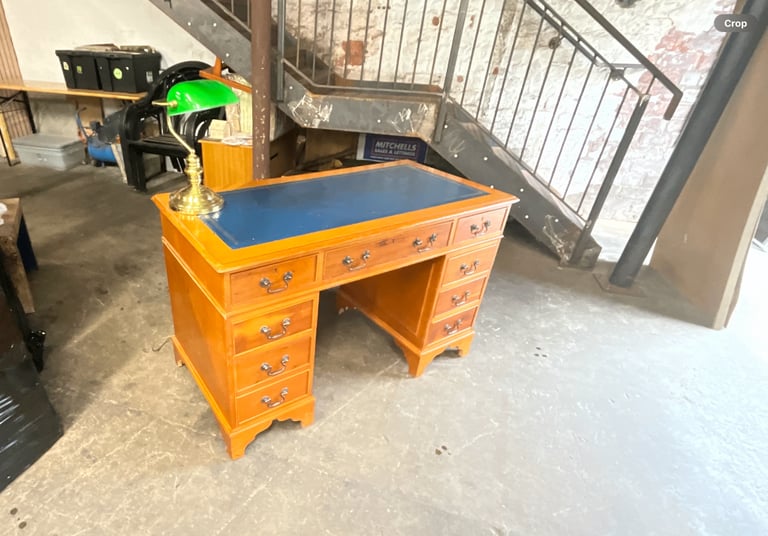 Beautiful Victorian Ladies Writing Desk in very good condition 