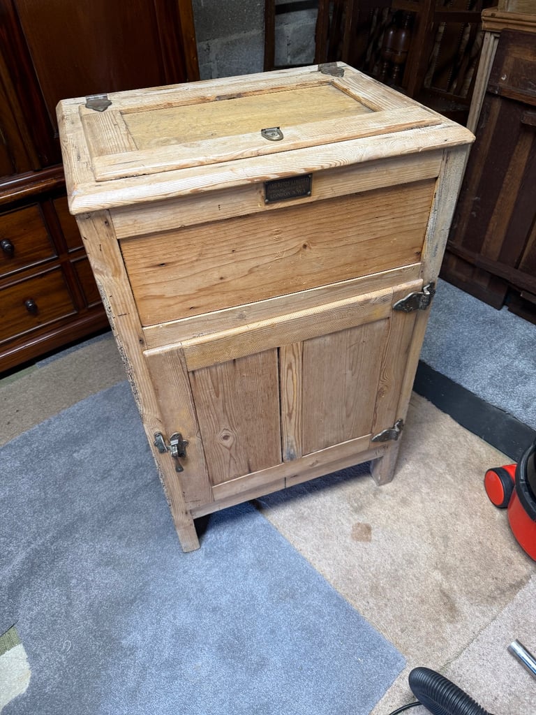 image for harrods old cooler box