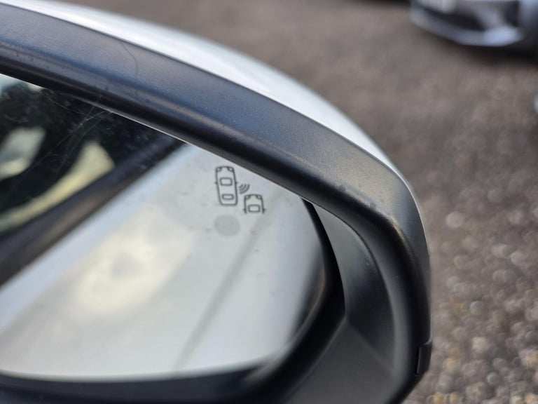 2019 Vauxhall Grandland X 1.2 Turbo Tech Line Nav Auto Euro 6 (s/s) 5dr Petrol