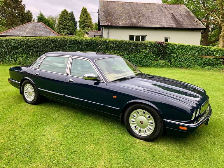2001 Daimler DOUBLE SIX AUTOMATIC SALOON PETROL Automatic