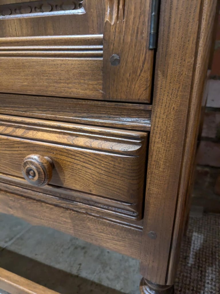 ERCOL Credence Drinks Cabinet in Excellent Condition - ONO