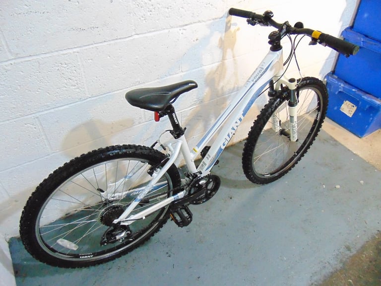 Giant Revel W3 (14" frame, suit teenager/short adult) Hardtail Mountain Bike (free local delivery)