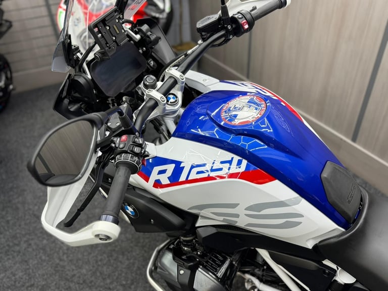 2020 20 BMW R1250GS Rallye - AKROPOVIC - Recent Service @ BMW Main Dealers