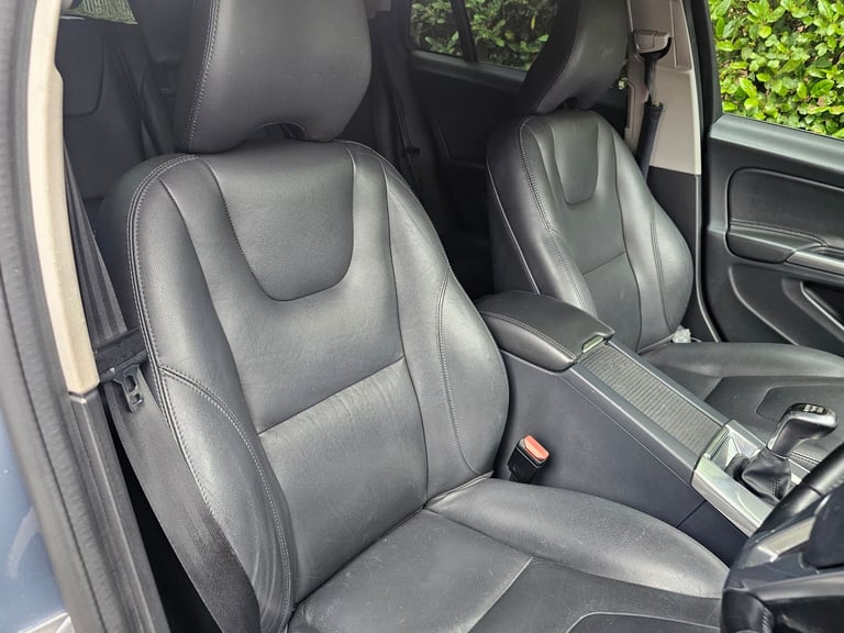 VOLVO V60 CROSS COUNTRY 1 OWNER LUX NAV FVSH LIKE 4WD 4X4 ALL ROAD ESTATE V70 V40