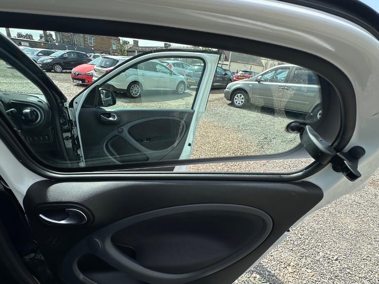 FINANCE AVAILABLE - VERY LOW MILEAGE SMART FORFOUR
