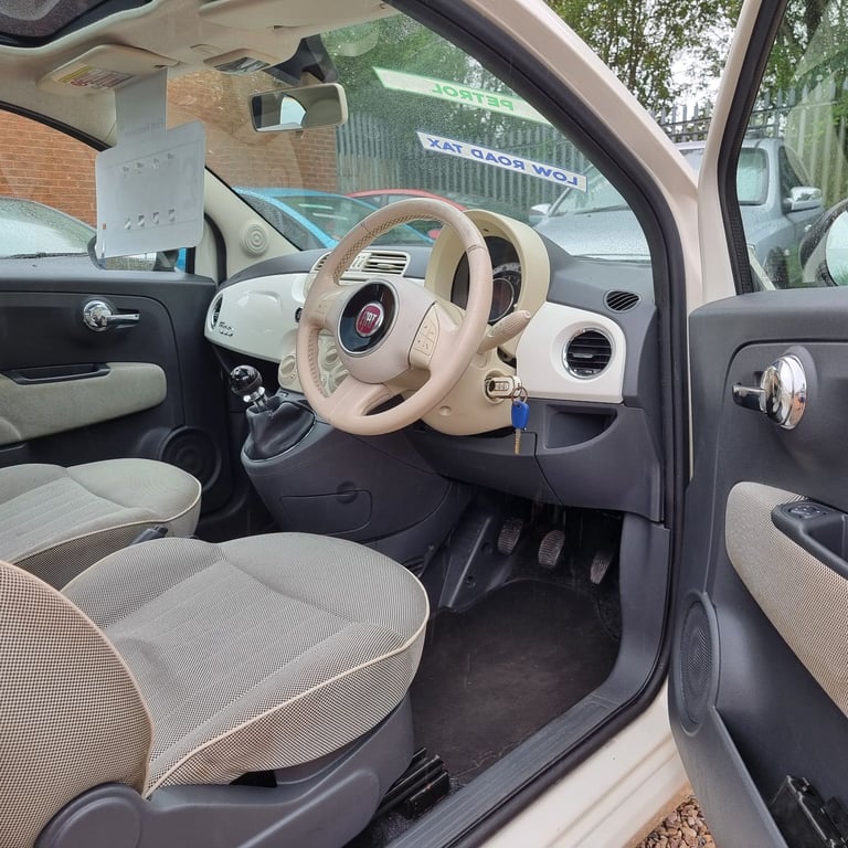 FIAT 500 LOUNGE 1.2 PETROL MODEL YEAR 2010 £35 ROAD TAX PER YEAR& ULEZ FREE LONG MOT GREAT CAR!!!