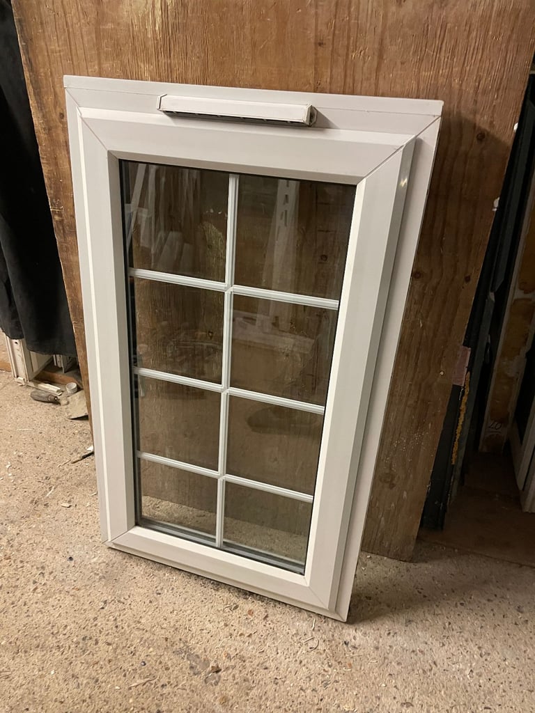 H 109 x W 65 cm - BEAUTIFUL GEORGIAN UPVC DOUBLE GLAZED WINDOW - CLEAR GLASS (REF: SJ466) 