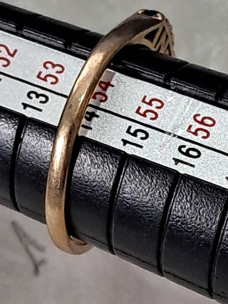 9ct gold sapphire and diamond ring 