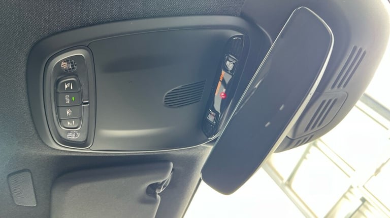 2021 Volvo XC40 Recharge R-Design, T5 plug-in hybrid (Power Tailgate, Sensus Navigation) Estate P...