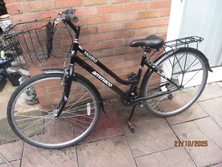 image for ladies ammaco madrid 6 speed town bike with basket £79