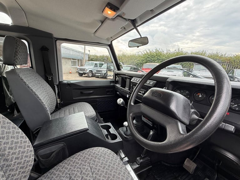 2005 Land Rover Defender 90 2.5 TD5 County Station Wagon 3dr (6 Seats) ESTATE Diesel Manual