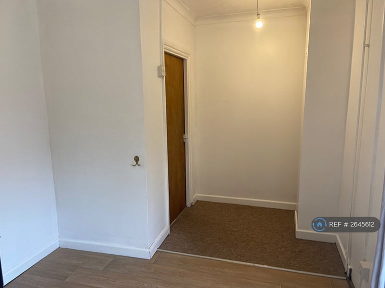 2 bedroom flat in Ivydene, Whitland, SA34 (2 bed) (#2645612)