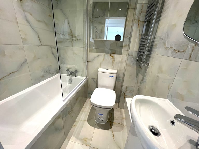 Out class spacious 5 bedrooms semi-detached house in Bakingside, Ilford --Company let allowed