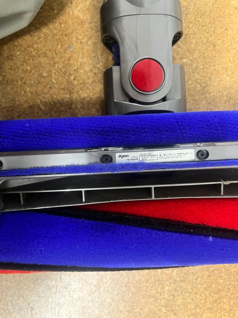 Dyson V6 Accessories-Tube & Soft brush only 