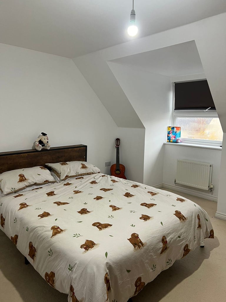 Large Double Room with En-suit Bathroom in Cambourne CB23-Bills Included