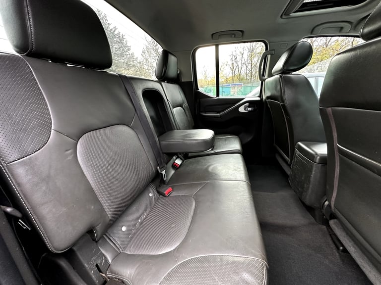 2013 Nissan Navara 3.0 dCi V6 Outlaw 4WD Diesel 4-Door Diesel