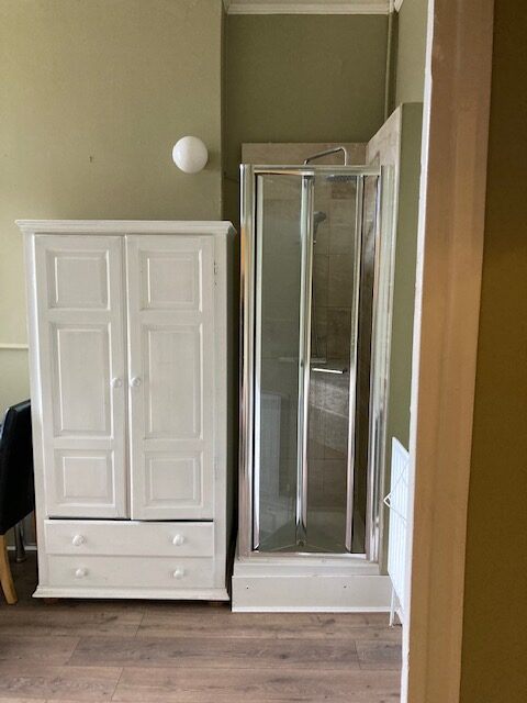 Semi-Studio Flat in Matheson Road, West Kensington, W14 8SW * ALL UTILITY BILLS INC*