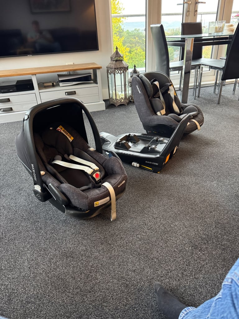 Maxi cosi pebble car seat and maxi cosi iso fix base