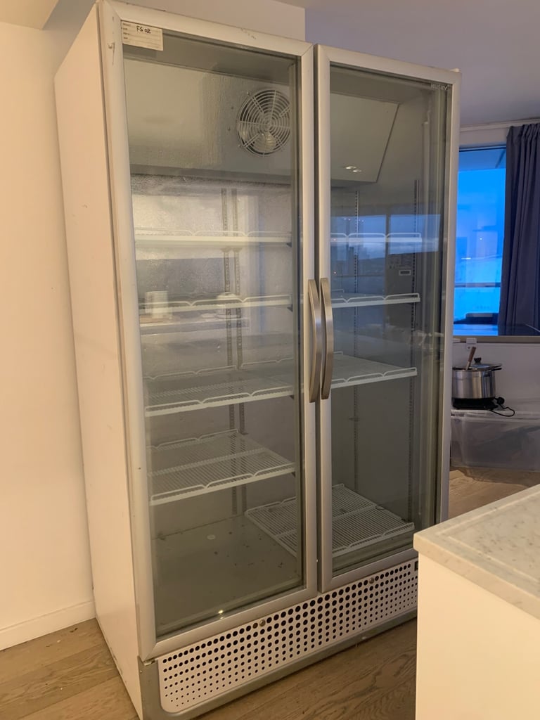 Double Door Display Fridge – Excellent Condition | RRP £478 → £328 | Quick Sale in Canary Wharf