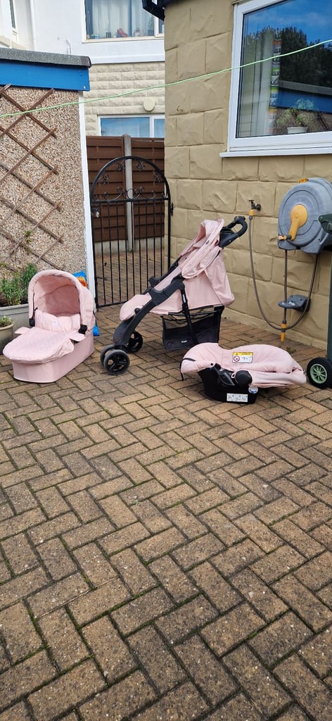image for PUGGLE DENVER LUXE 3 IN 1 TRAVEL SYSTEM BLUSH PINK. EXCELLENT CONDITION.