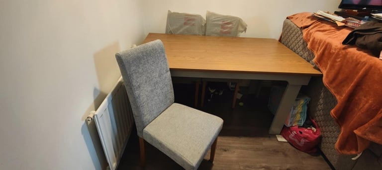Dining table and 4 chairs 
