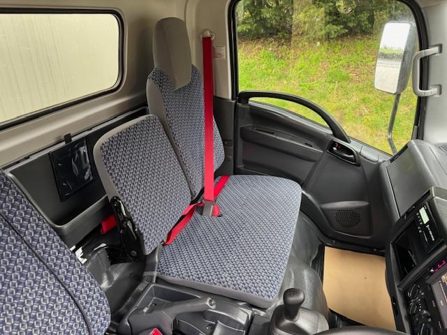 2024 ISUZU N75.190 Euro 6 19ft6 box covered car transporter 1477kms manual a/c