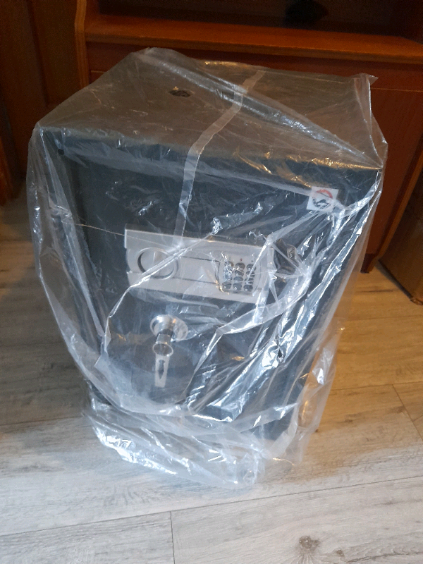 Brand New Safe - Accessories Included