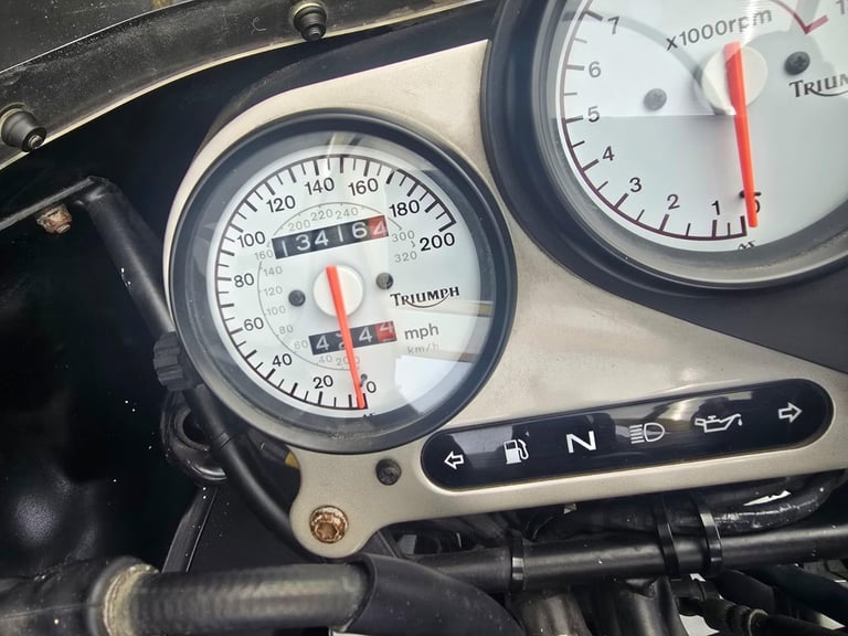 TRIUMPH DAYTONA 750 PROJECT BIKE HPI CLEAR