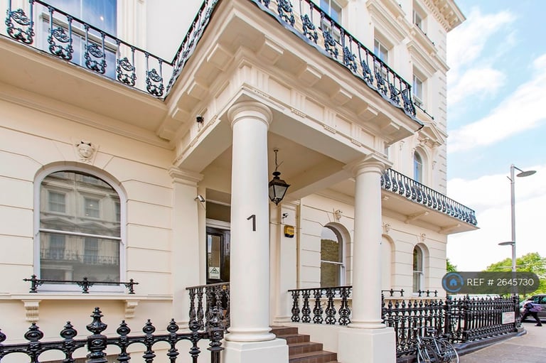 2 bedroom flat in Prince Of Wales Terrace, London, W8 (2 bed) (#2645730)