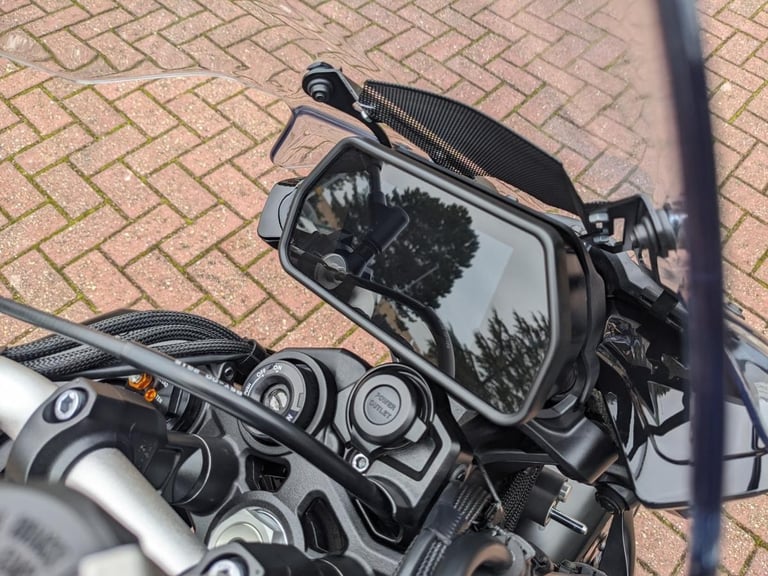 YAMAHA MT-10 2022 - TECH BLACK - AKRAPOVIC - RECENT TYRES - 5 SERVICE ENTRIES